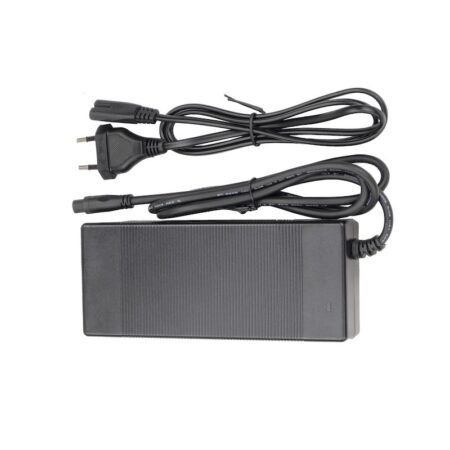 Chargeur 60V 2A avec connecteur tri polaire en plastique